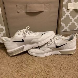 Women’s size 9 Nike Air Max shoes